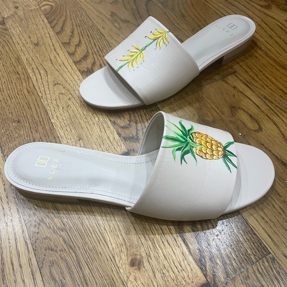 Slepel leather sandals pineapple & Bananas paints size 7 - Picture 1 of 14